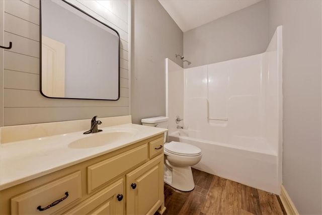 2000 NE 197th Court, Smithville, MO 64089