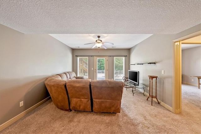 2000 NE 197th Court, Smithville, MO 64089