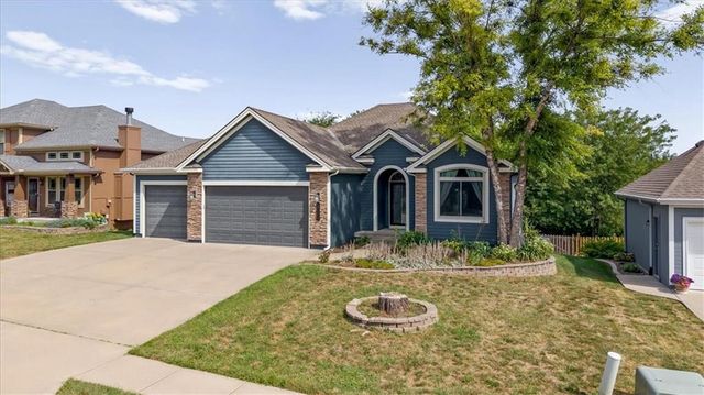2000 NE 197th Court, Smithville, MO 64089