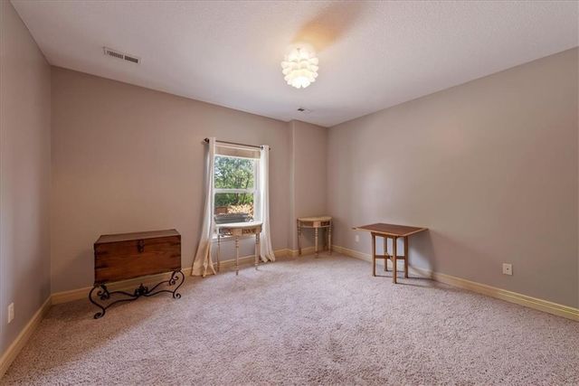 2000 NE 197th Court, Smithville, MO 64089