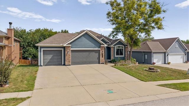 2000 NE 197th Court, Smithville, MO 64089