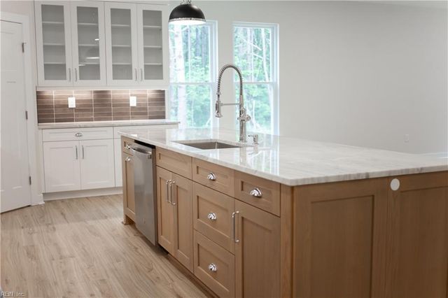 6911 Sunset Cove LN, Gloucester, VA 23061