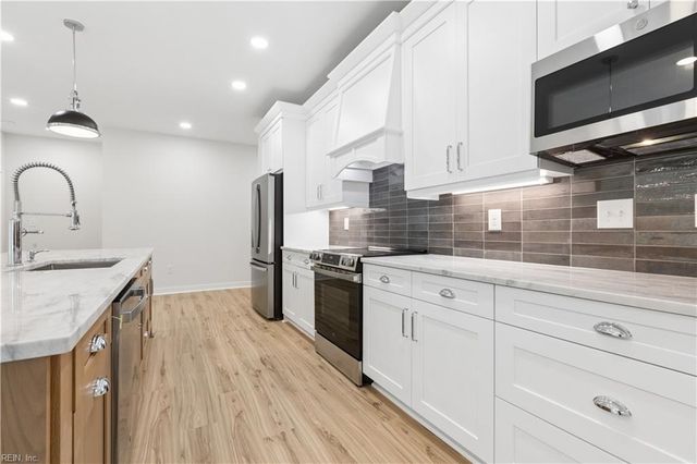 6911 Sunset Cove LN, Gloucester, VA 23061