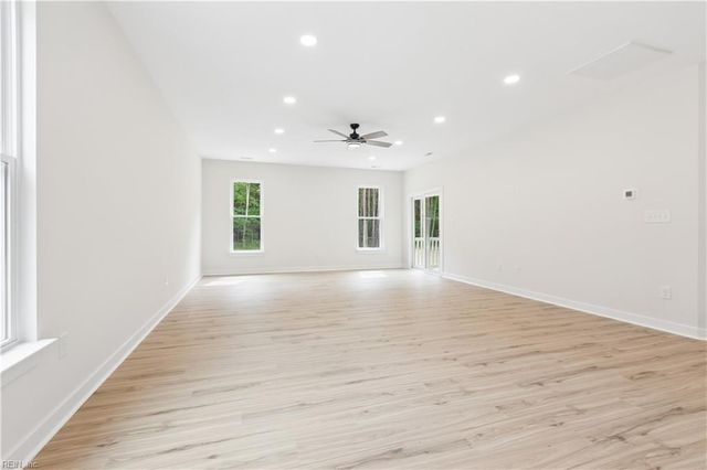 6911 Sunset Cove LN, Gloucester, VA 23061