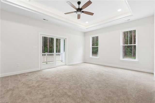 6911 Sunset Cove LN, Gloucester, VA 23061