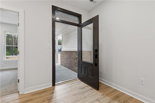 6911 Sunset Cove LN, Gloucester, VA 23061