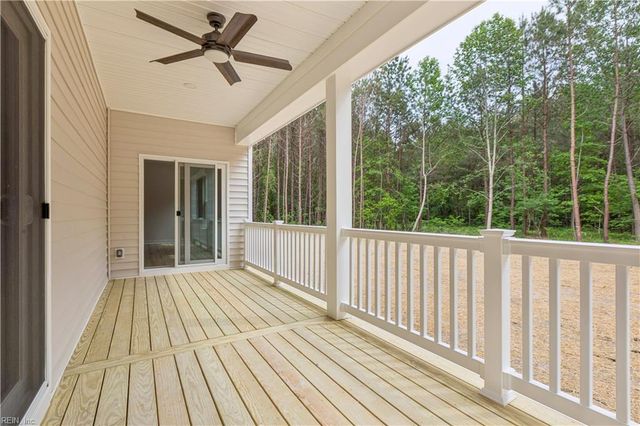 6911 Sunset Cove LN, Gloucester, VA 23061