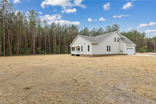 6911 Sunset Cove LN, Gloucester, VA 23061