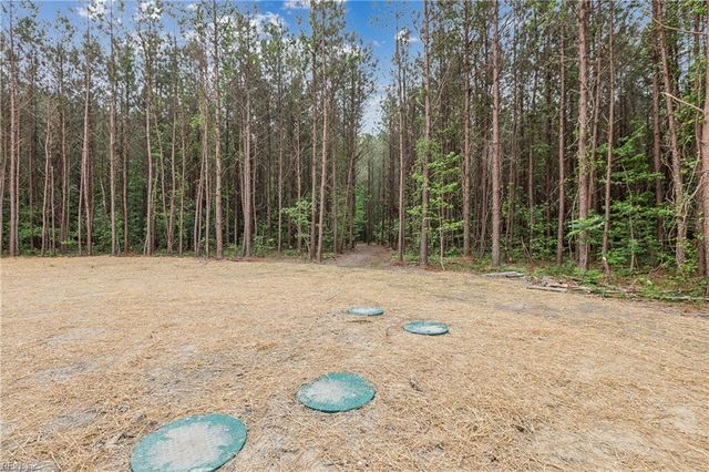 6911 Sunset Cove LN, Gloucester, VA 23061