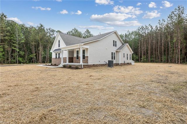 6911 Sunset Cove LN, Gloucester, VA 23061