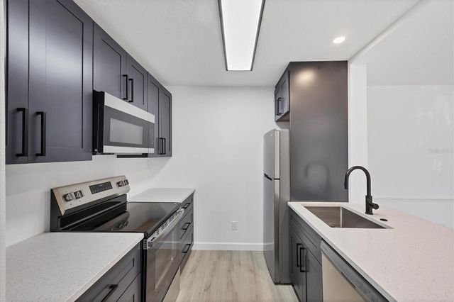 4008 CROCKERS LAKE BOULEVARD 11, Sarasota, FL 34238