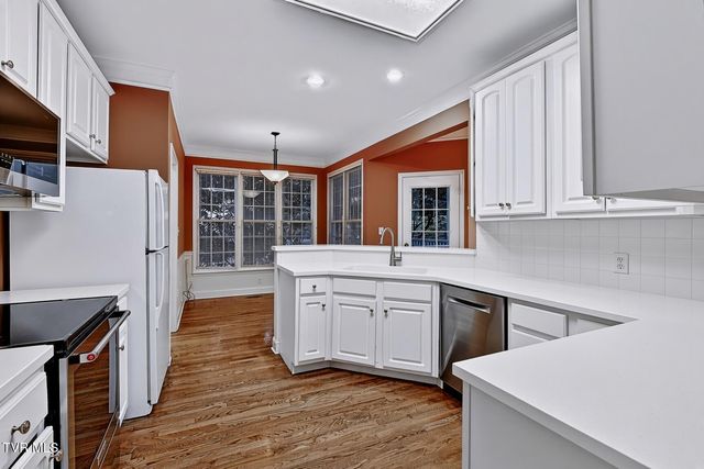 14 Hunters Ridge Road, Johnson City, TN 37604