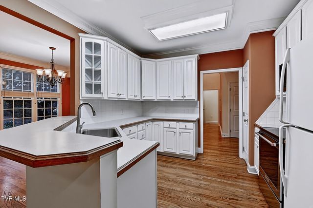 14 Hunters Ridge Road, Johnson City, TN 37604