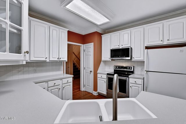 14 Hunters Ridge Road, Johnson City, TN 37604
