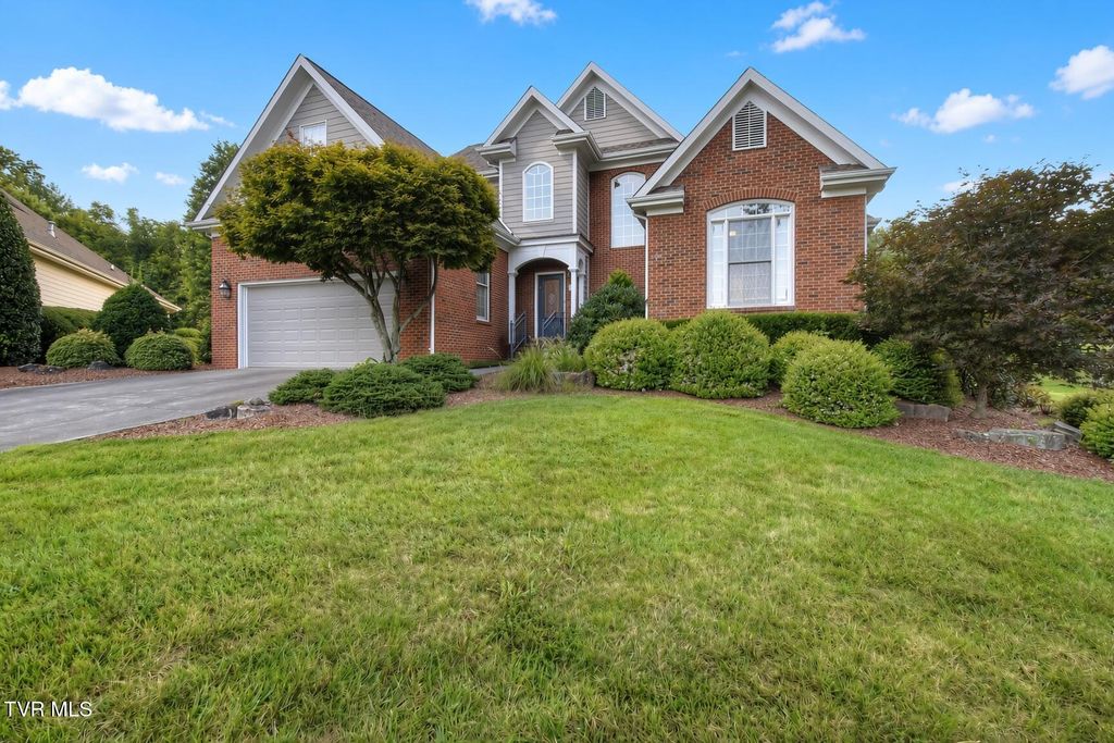 14 Hunters Ridge Road, Johnson City, TN 37604