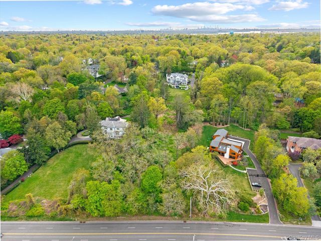 367A E Shore Road, Great Neck, NY 11023