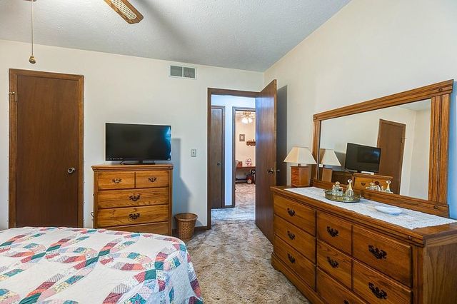 765 Willow Dr, Salina, KS 67401