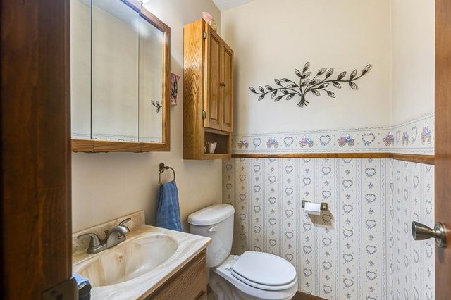 765 Willow Dr, Salina, KS 67401