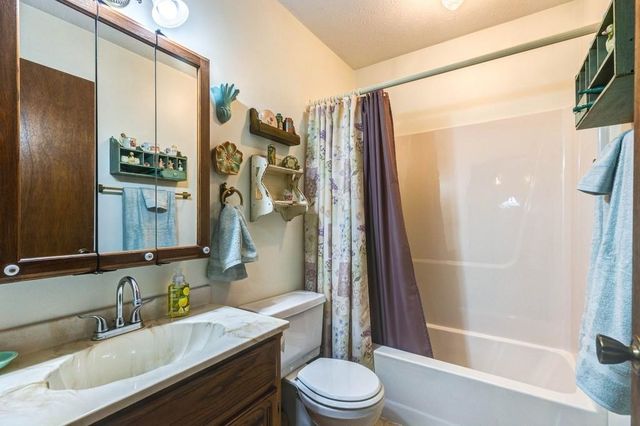 765 Willow Dr, Salina, KS 67401