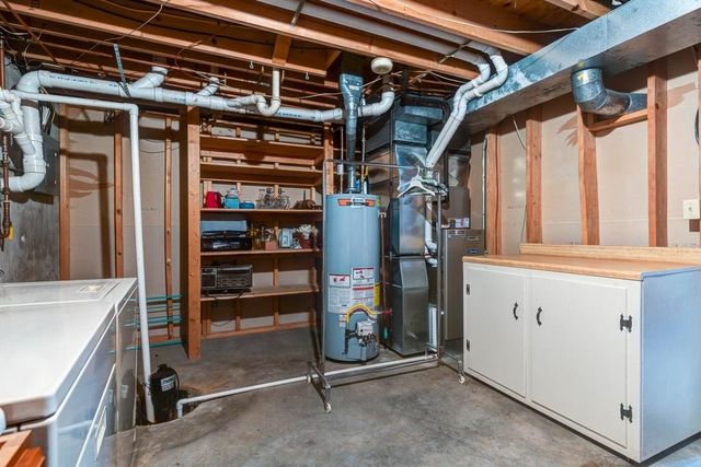 765 Willow Dr, Salina, KS 67401