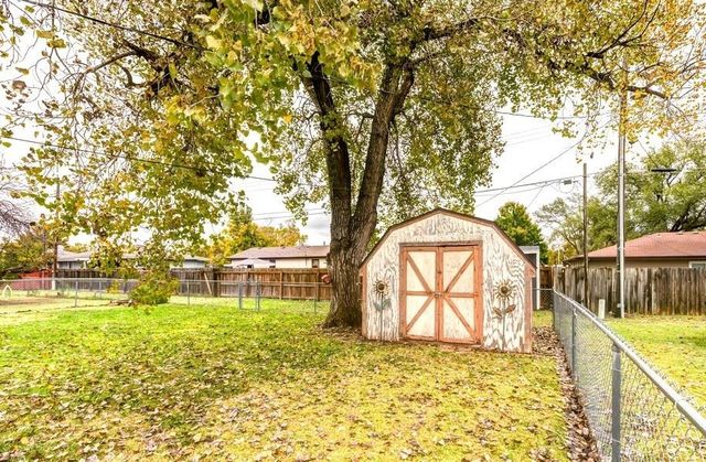 765 Willow Dr, Salina, KS 67401