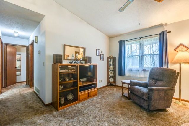 765 Willow Dr, Salina, KS 67401