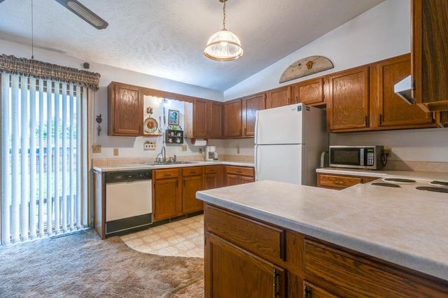 765 Willow Dr, Salina, KS 67401