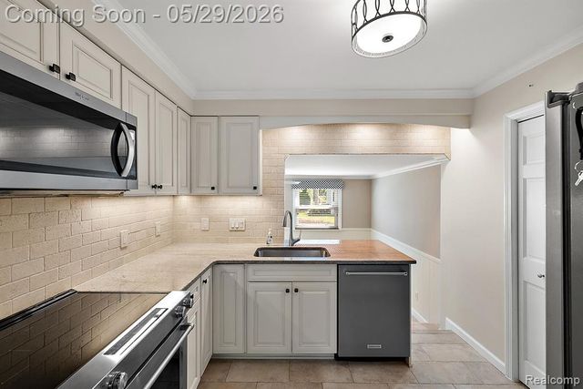 2546 Dorchester Road, Birmingham, MI 48009
