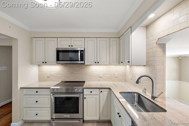 2546 Dorchester Road, Birmingham, MI 48009