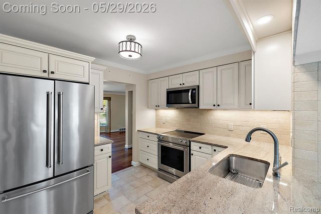 2546 Dorchester Road, Birmingham, MI 48009