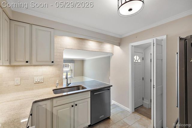 2546 Dorchester Road, Birmingham, MI 48009