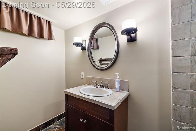 2546 Dorchester Road, Birmingham, MI 48009