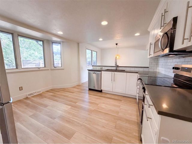 7447 S Ames Ct, Littleton, CO 80128