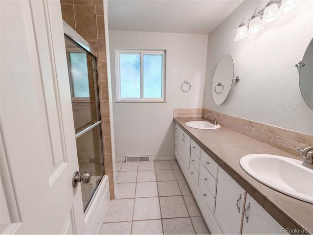 7447 S Ames Ct, Littleton, CO 80128
