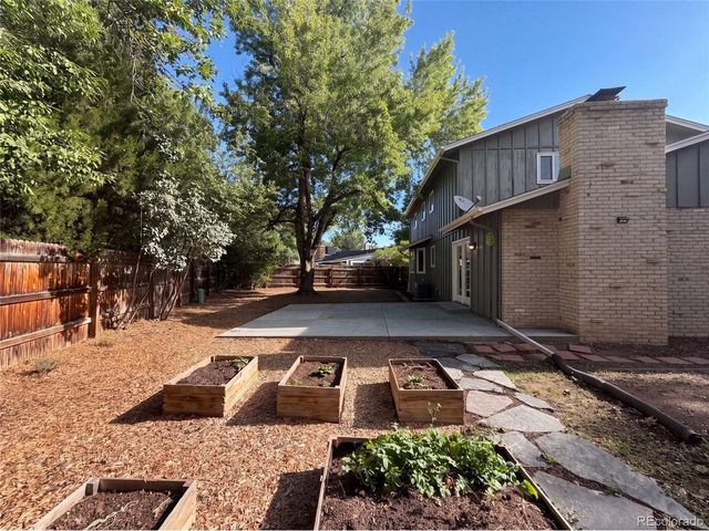 7447 S Ames Ct, Littleton, CO 80128