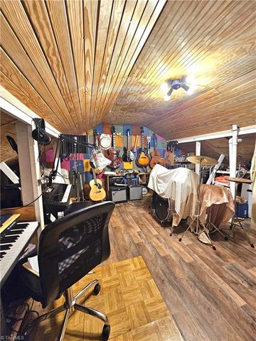 817 Brickwood Court, Winston-salem, NC 27127