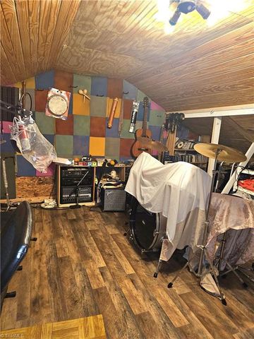 817 Brickwood Court, Winston-salem, NC 27127