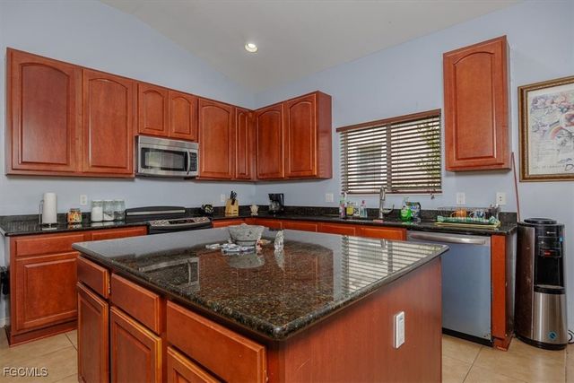 2461 Sutherland CT, Cape Coral, FL 33991