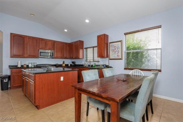 2461 Sutherland CT, Cape Coral, FL 33991