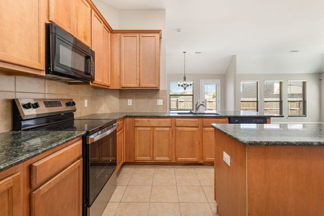 724 Candle Meadow Boulevard, Desoto, TX 75115