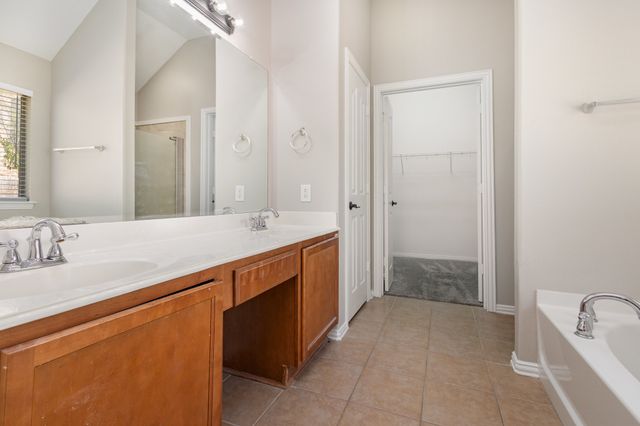724 Candle Meadow Boulevard, Desoto, TX 75115