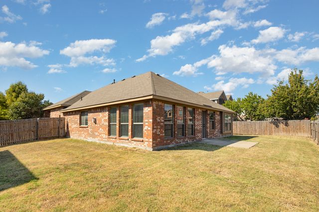 724 Candle Meadow Boulevard, Desoto, TX 75115