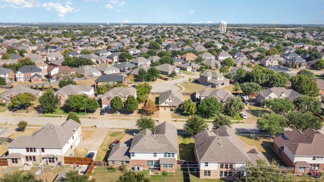 724 Candle Meadow Boulevard, Desoto, TX 75115