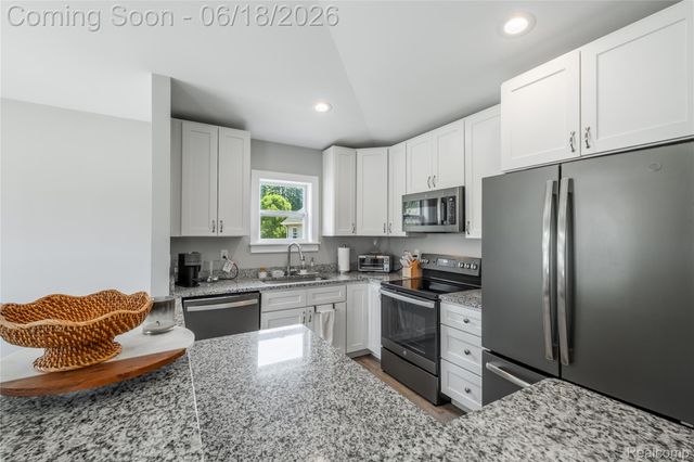 145 Whispering Pines Drive, Fenton, MI 48430