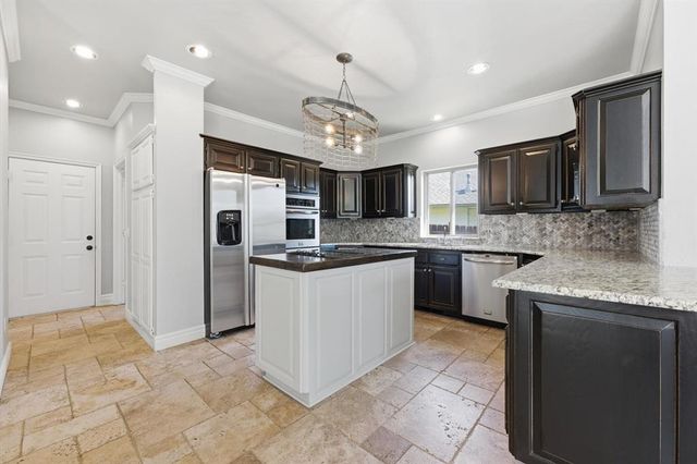 1812 Oaks Way, Oklahoma City, OK 73131