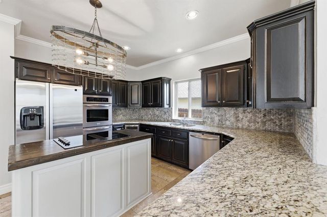 1812 Oaks Way, Oklahoma City, OK 73131