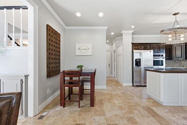 1812 Oaks Way, Oklahoma City, OK 73131