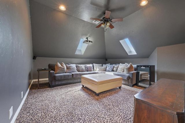 1812 Oaks Way, Oklahoma City, OK 73131