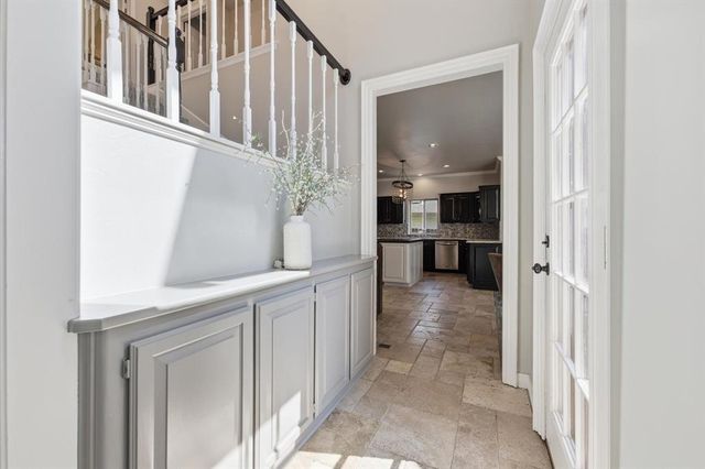 1812 Oaks Way, Oklahoma City, OK 73131