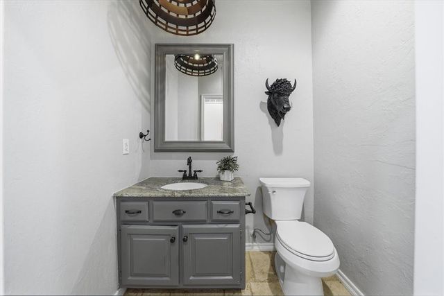 1812 Oaks Way, Oklahoma City, OK 73131